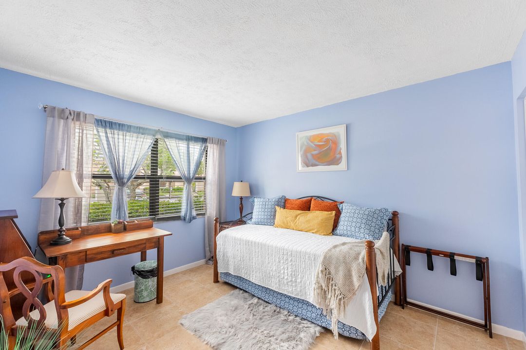 На продажу: $207,000 (2 спален, 2 ванн, 1034 Квадратных фут)