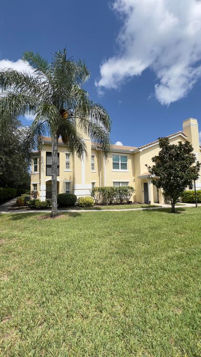 Recently Rented: $1,900 (2 beds, 2 baths, 1350 Square Feet)