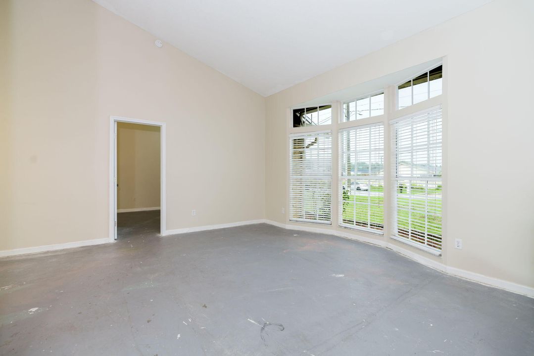 Active With Contract: $639,000 (6 beds, 4 baths, 3224 Square Feet)