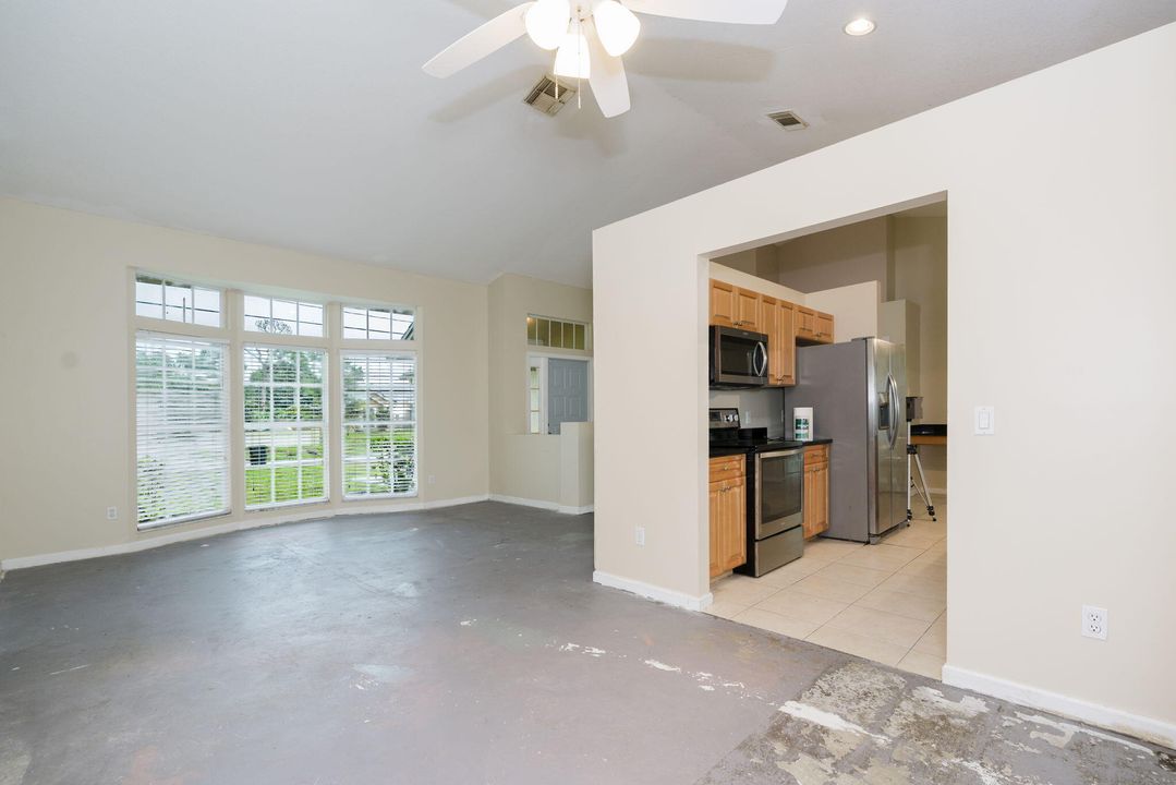 Active With Contract: $639,000 (6 beds, 4 baths, 3224 Square Feet)