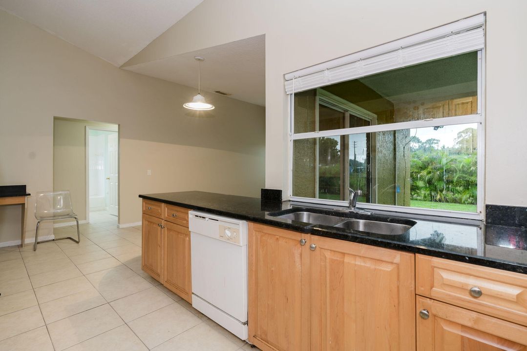 Active With Contract: $639,000 (6 beds, 4 baths, 3224 Square Feet)