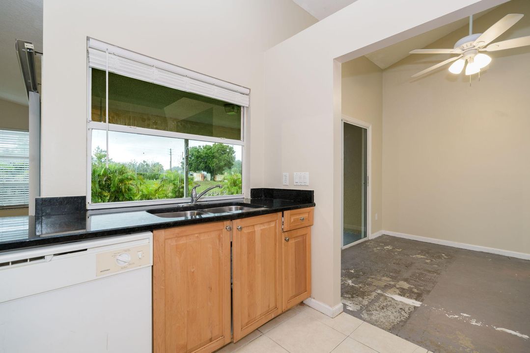 Active With Contract: $639,000 (6 beds, 4 baths, 3224 Square Feet)