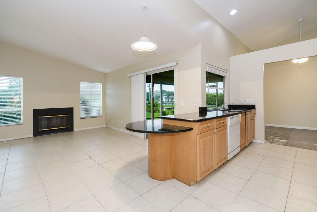 Active With Contract: $639,000 (6 beds, 4 baths, 3224 Square Feet)