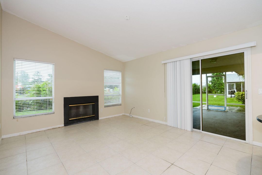 Active With Contract: $639,000 (6 beds, 4 baths, 3224 Square Feet)