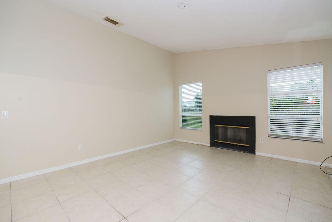 Active With Contract: $639,000 (6 beds, 4 baths, 3224 Square Feet)