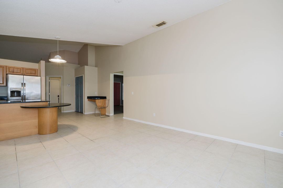 Active With Contract: $639,000 (6 beds, 4 baths, 3224 Square Feet)