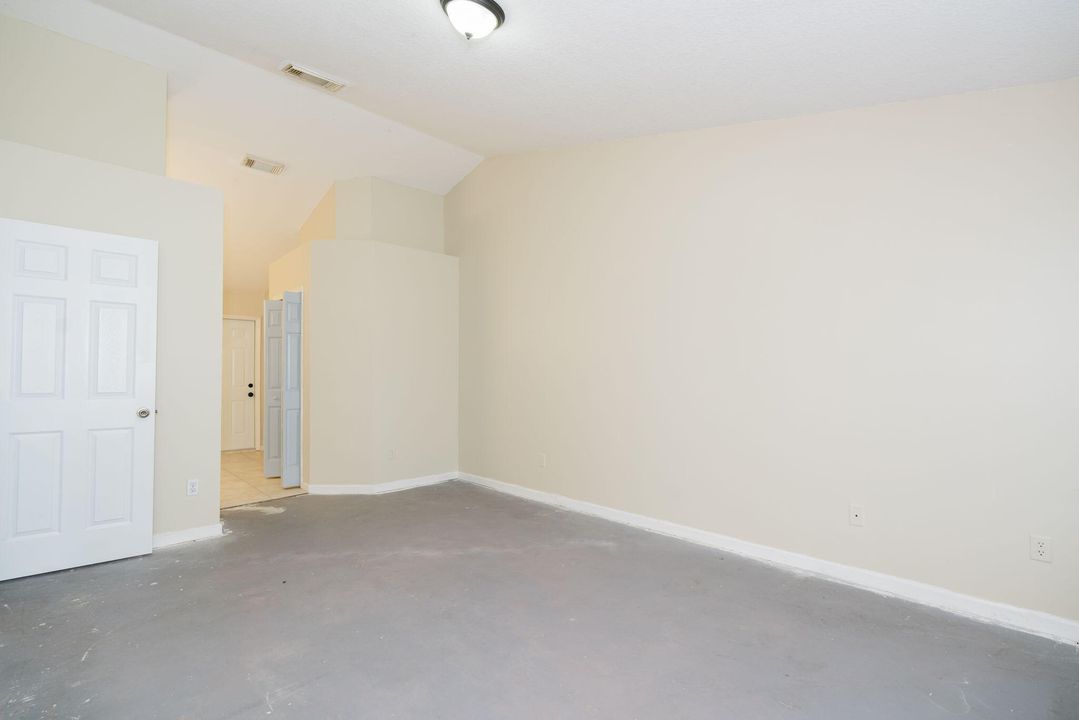 Active With Contract: $639,000 (6 beds, 4 baths, 3224 Square Feet)