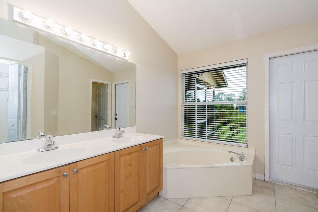 Active With Contract: $639,000 (6 beds, 4 baths, 3224 Square Feet)