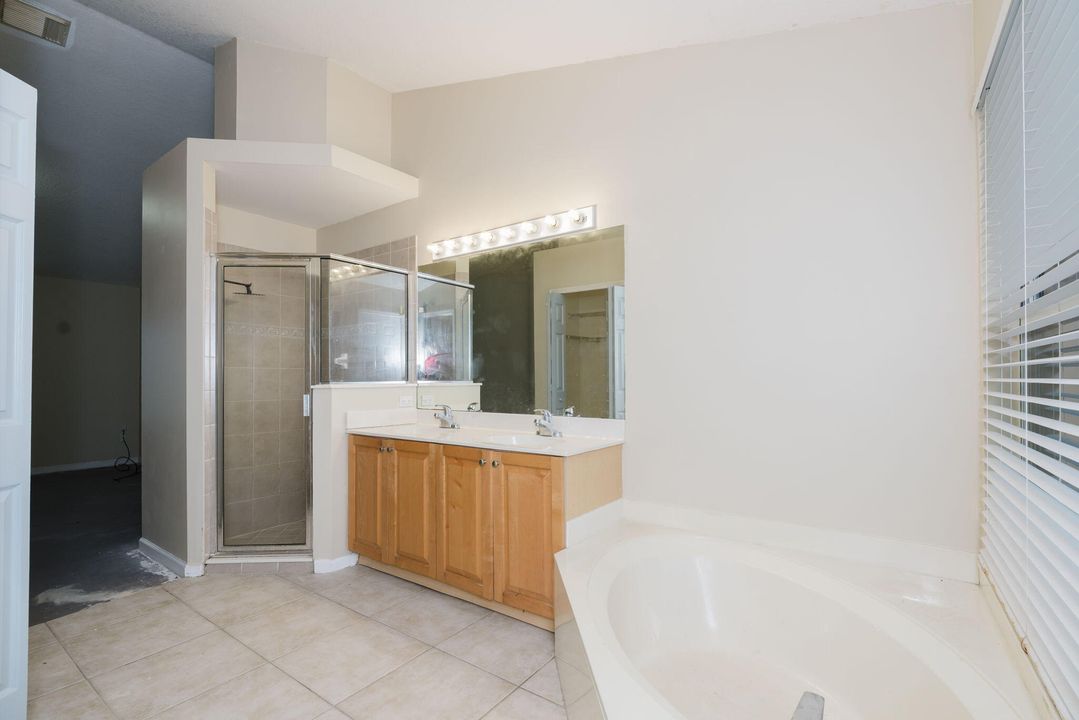 Active With Contract: $639,000 (6 beds, 4 baths, 3224 Square Feet)