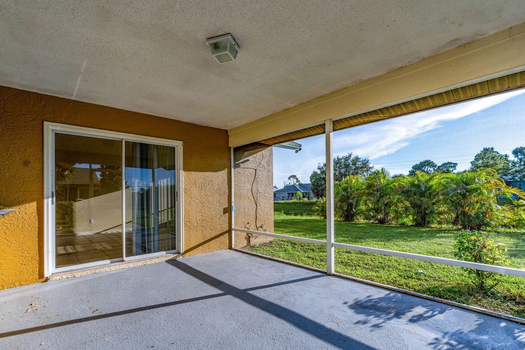 Active With Contract: $639,000 (6 beds, 4 baths, 3224 Square Feet)