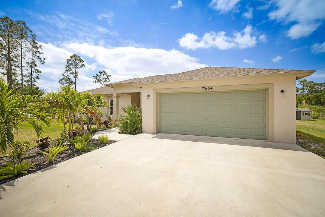 For Sale: $705,000 (4 beds, 2 baths, 2011 Square Feet)