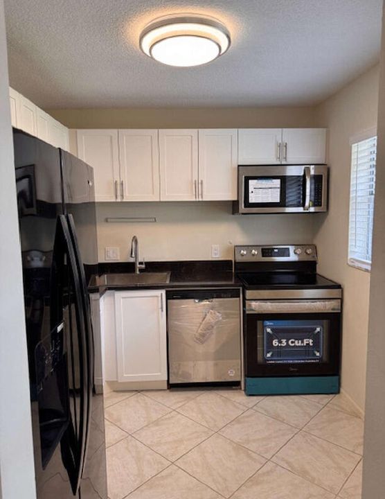 合同活跃: $110,000 (1 贝兹, 1 浴室, 660 平方英尺)