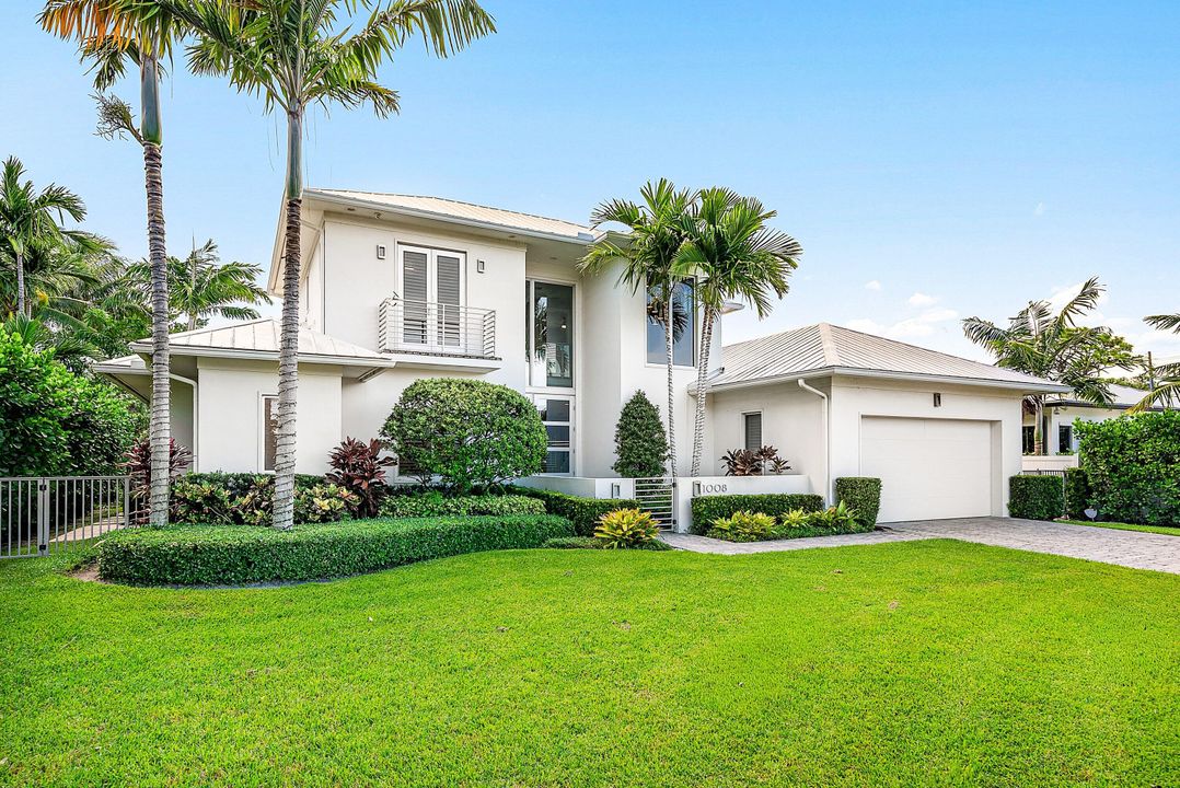 Active With Contract: $3,445,000 (4 beds, 4 baths, 3187 Square Feet)