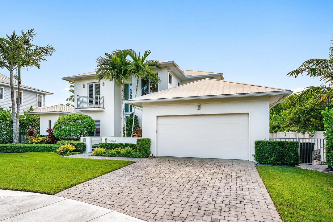 Active With Contract: $3,445,000 (4 beds, 4 baths, 3187 Square Feet)