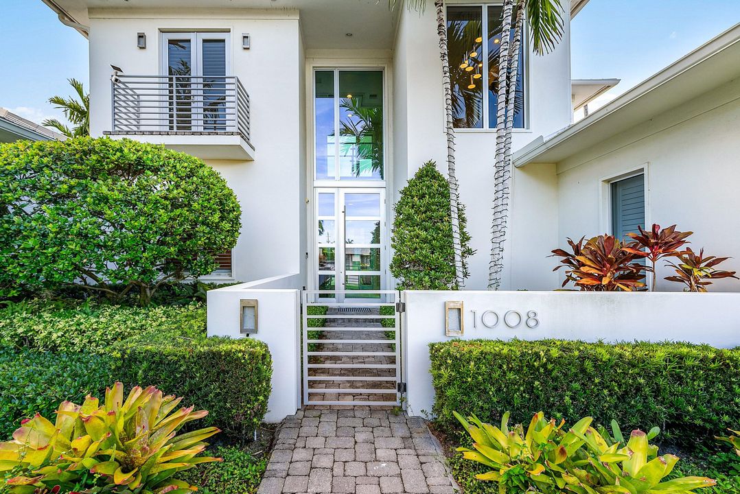 Active With Contract: $3,445,000 (4 beds, 4 baths, 3187 Square Feet)