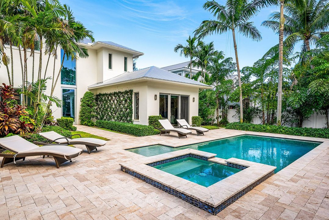 Active With Contract: $3,445,000 (4 beds, 4 baths, 3187 Square Feet)