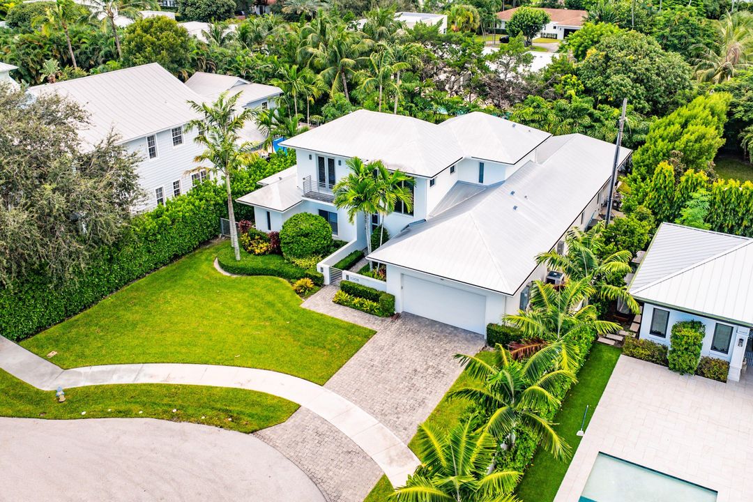 Active With Contract: $3,445,000 (4 beds, 4 baths, 3187 Square Feet)