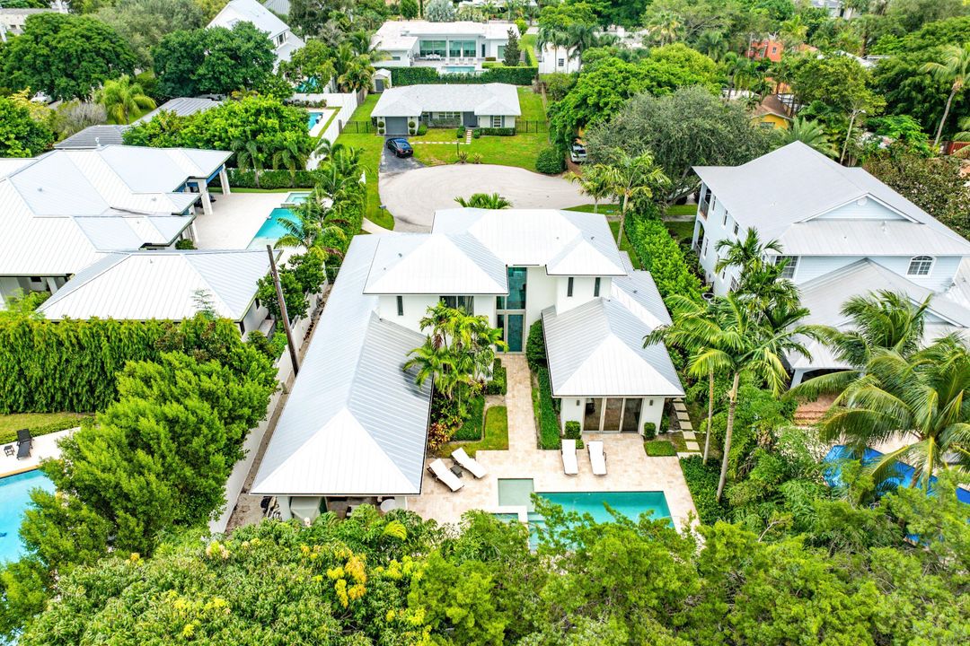 Active With Contract: $3,445,000 (4 beds, 4 baths, 3187 Square Feet)