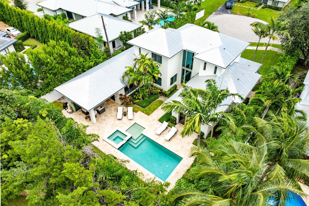 Active With Contract: $3,445,000 (4 beds, 4 baths, 3187 Square Feet)