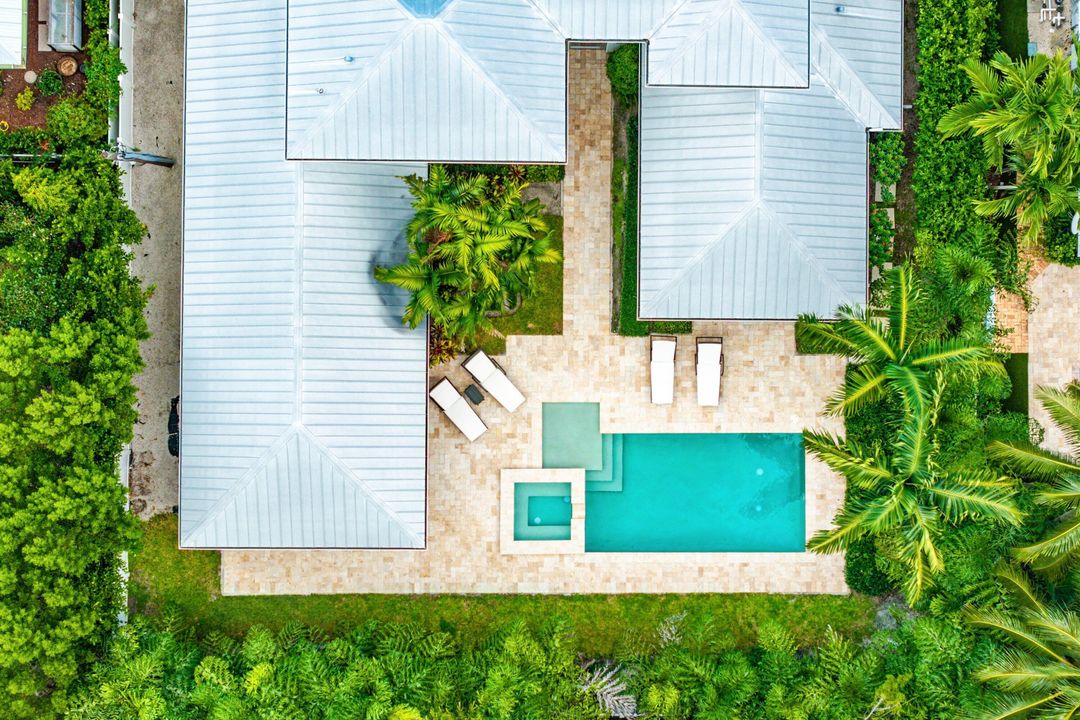 Active With Contract: $3,445,000 (4 beds, 4 baths, 3187 Square Feet)