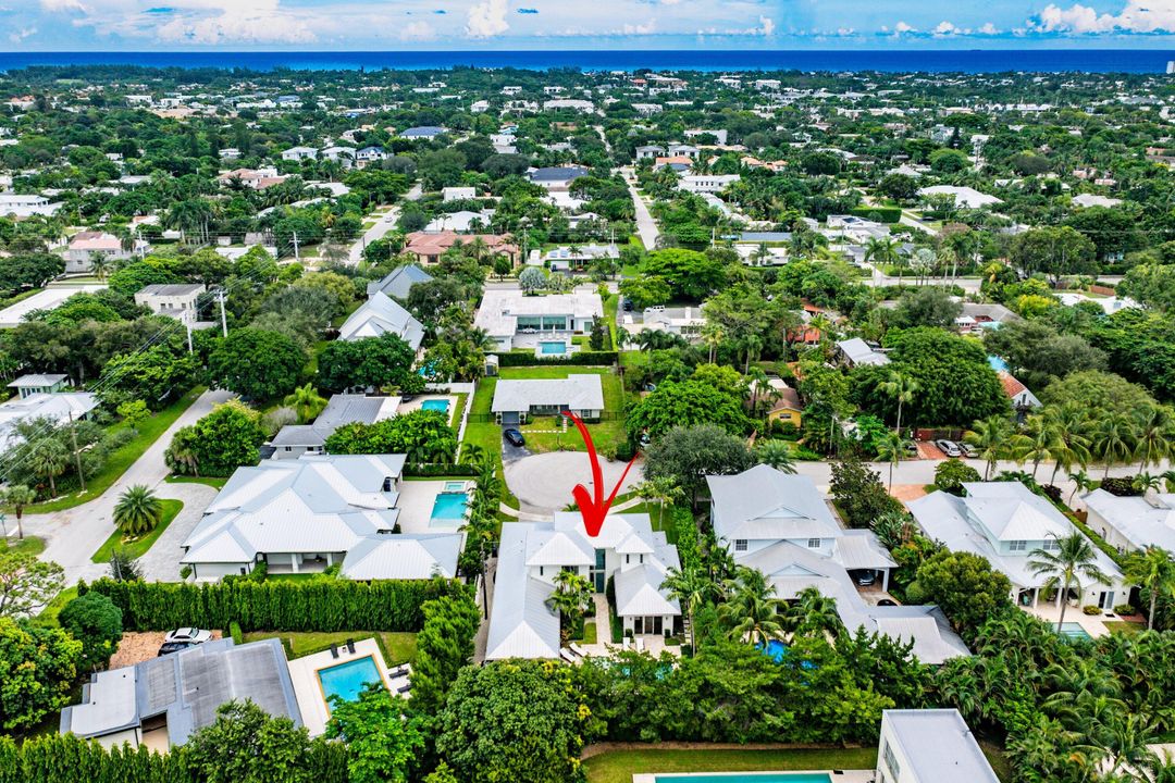 Active With Contract: $3,445,000 (4 beds, 4 baths, 3187 Square Feet)