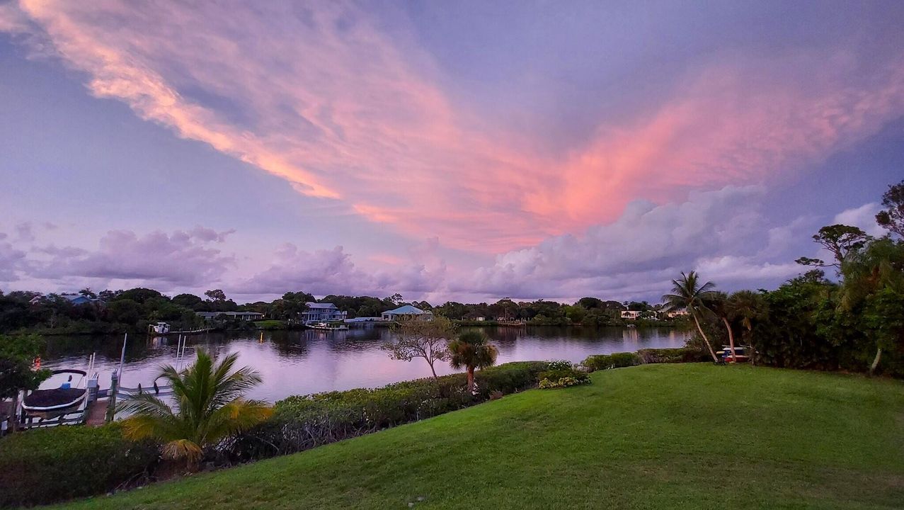 Activo con contrato: $835,000 (3 camas, 3 baños, 2368 Pies cuadrados)