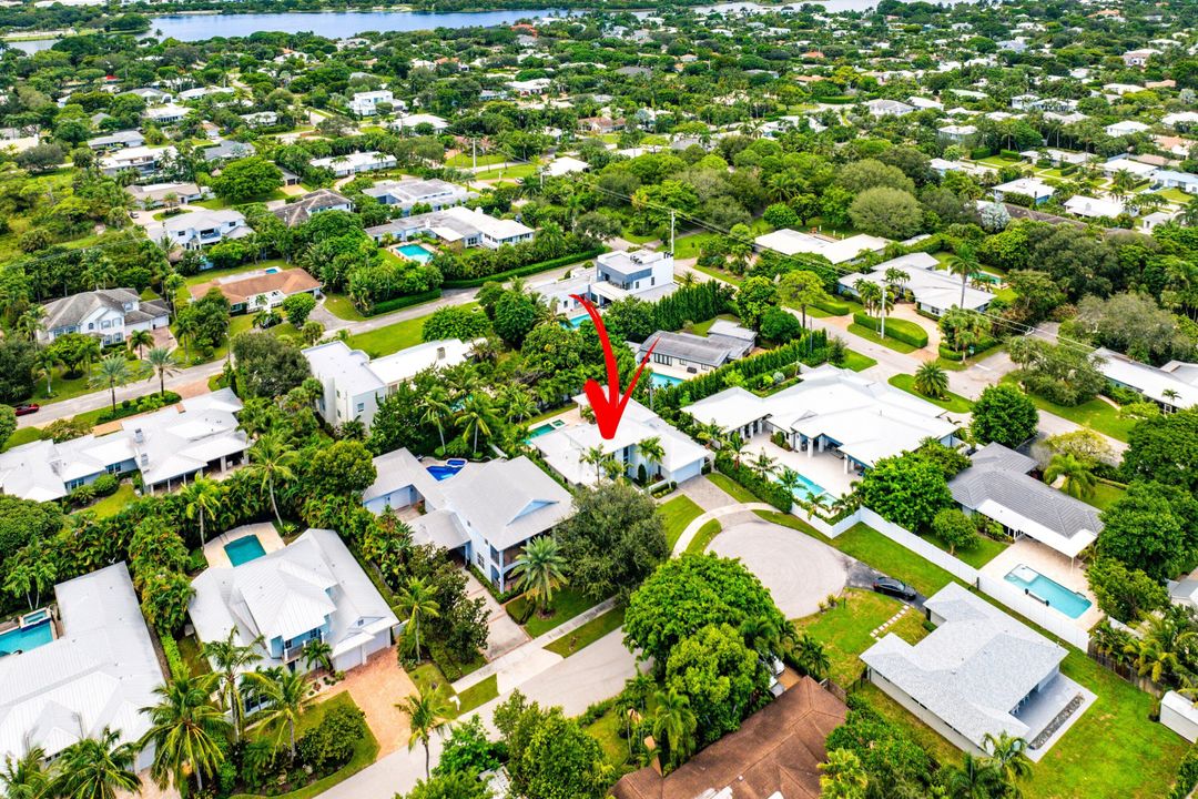 Active With Contract: $3,445,000 (4 beds, 4 baths, 3187 Square Feet)