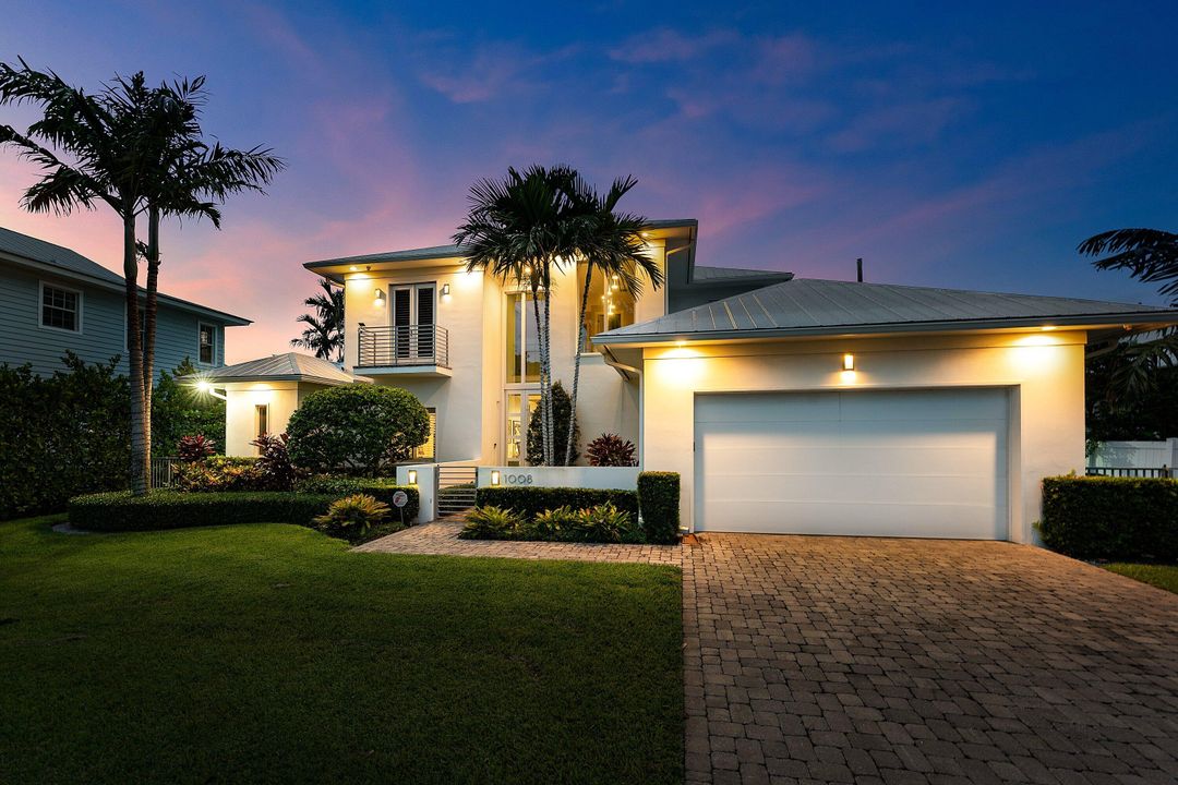 Active With Contract: $3,445,000 (4 beds, 4 baths, 3187 Square Feet)