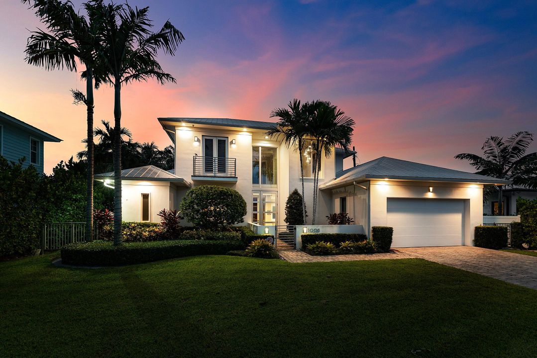 Active With Contract: $3,445,000 (4 beds, 4 baths, 3187 Square Feet)