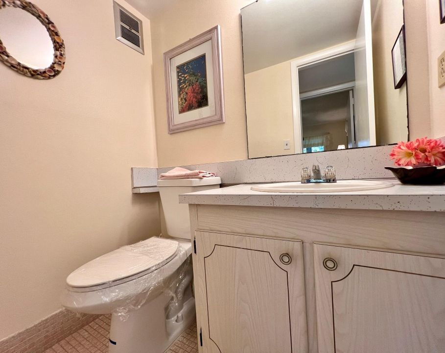 Active With Contract: $115,000 (2 beds, 1 baths, 798 Square Feet)