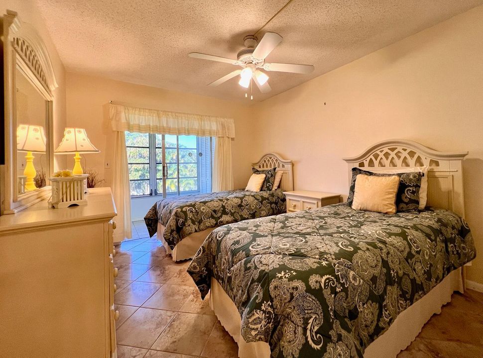 Active With Contract: $115,000 (2 beds, 1 baths, 798 Square Feet)