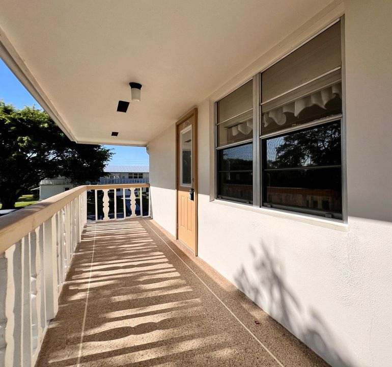 Active With Contract: $115,000 (2 beds, 1 baths, 798 Square Feet)