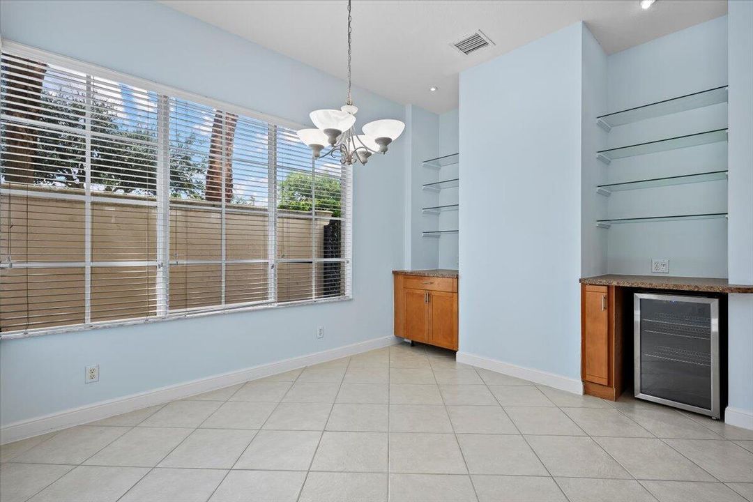 Под контрактом: $4,500 (3 спален, 2 ванн, 2232 Квадратных фут)