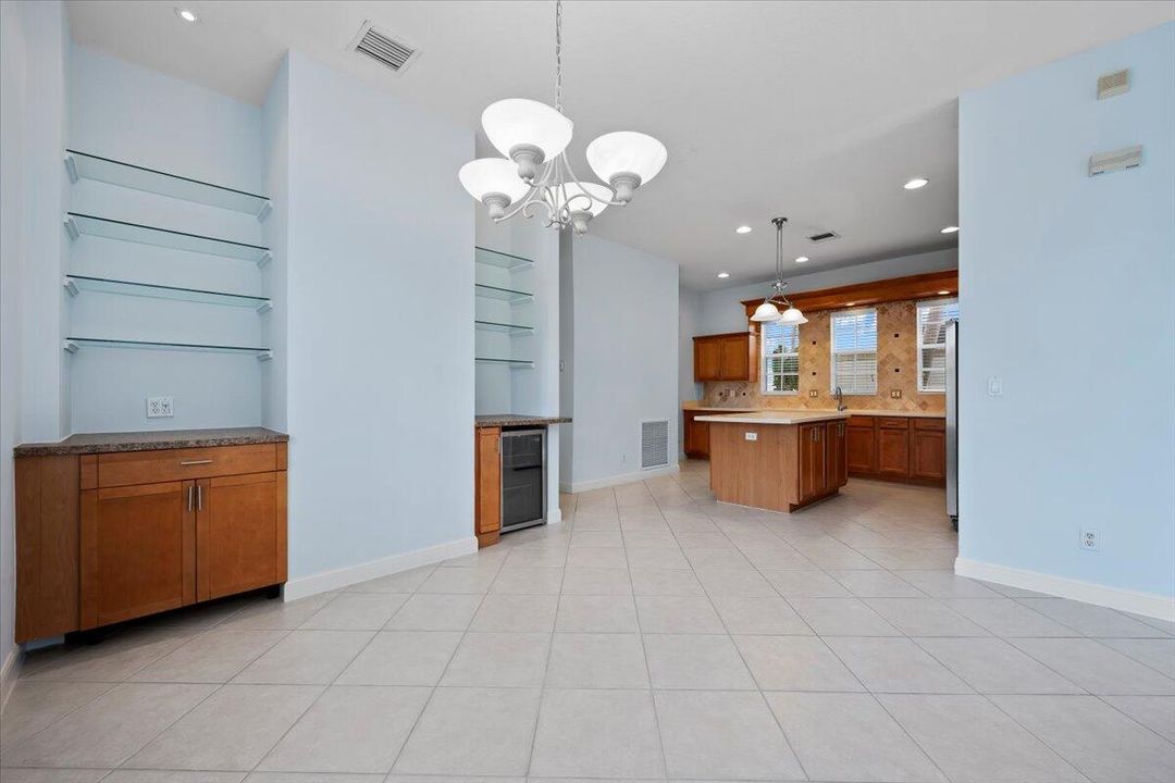 Под контрактом: $4,500 (3 спален, 2 ванн, 2232 Квадратных фут)