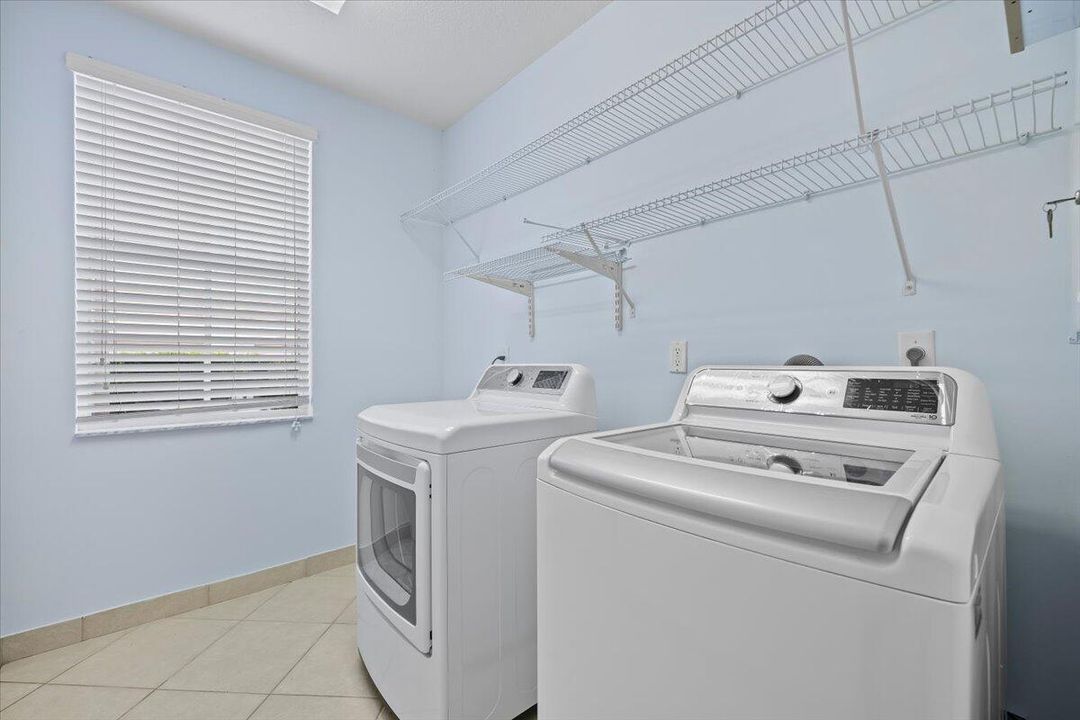 Под контрактом: $4,500 (3 спален, 2 ванн, 2232 Квадратных фут)