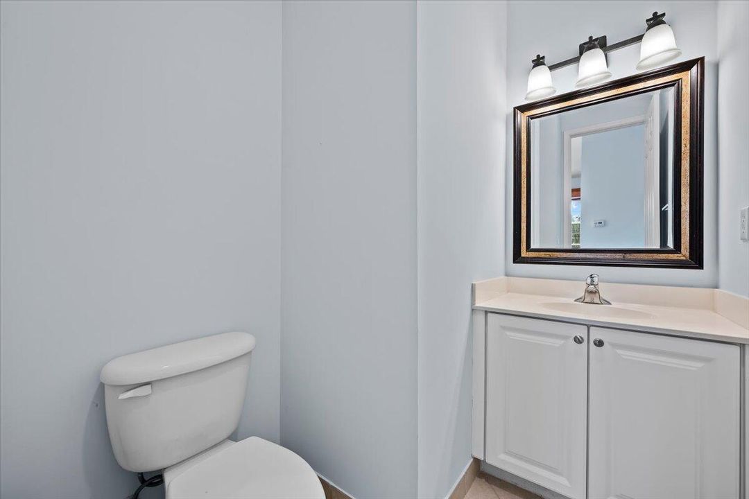 Под контрактом: $4,500 (3 спален, 2 ванн, 2232 Квадратных фут)