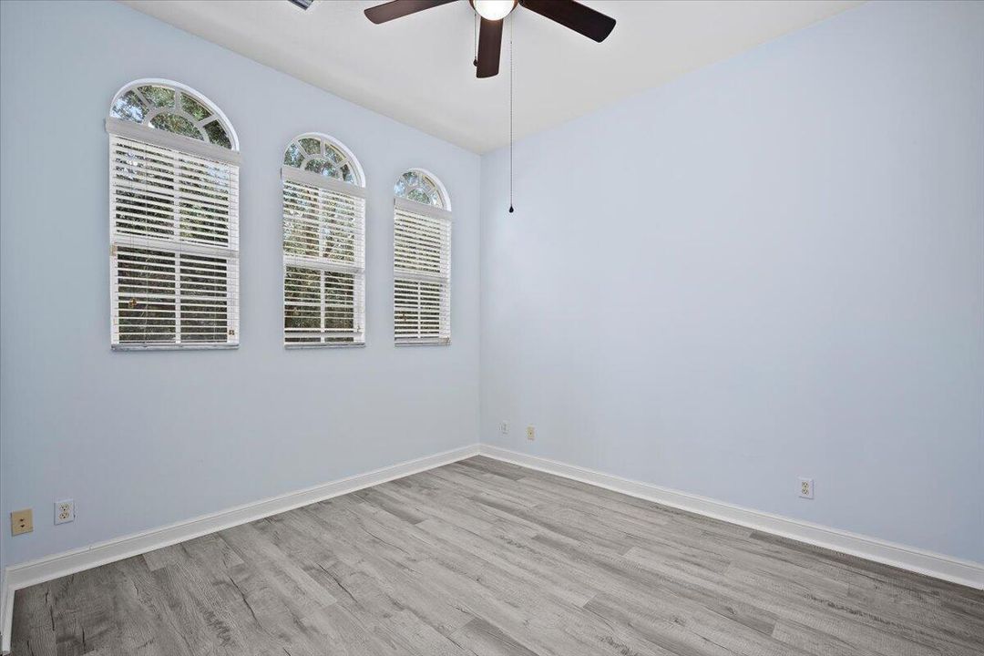 Под контрактом: $4,500 (3 спален, 2 ванн, 2232 Квадратных фут)