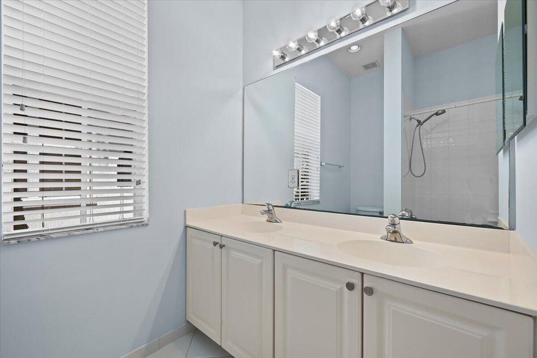 Под контрактом: $4,500 (3 спален, 2 ванн, 2232 Квадратных фут)