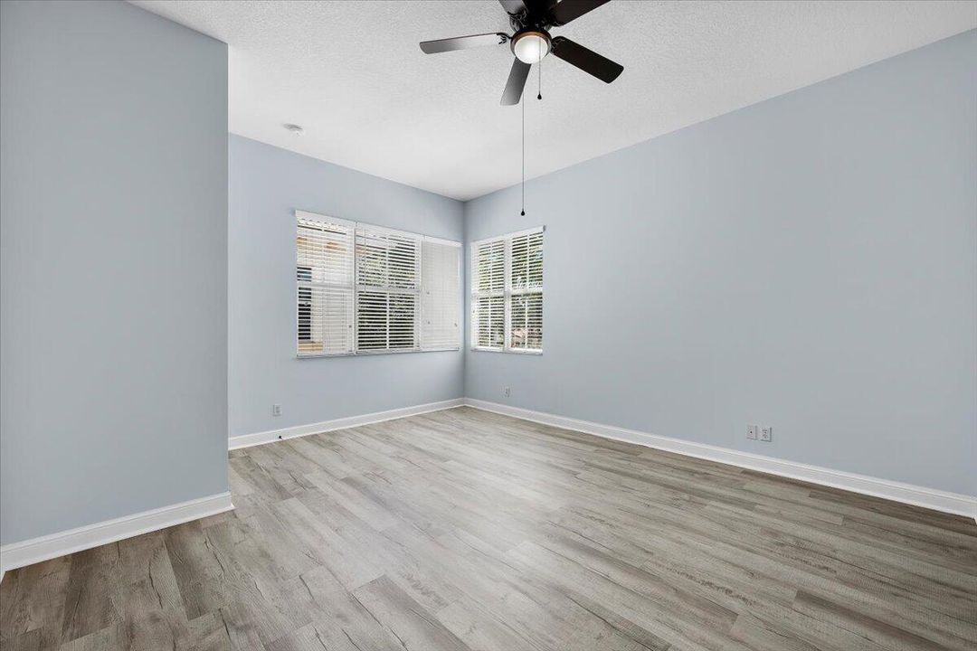 Под контрактом: $4,500 (3 спален, 2 ванн, 2232 Квадратных фут)