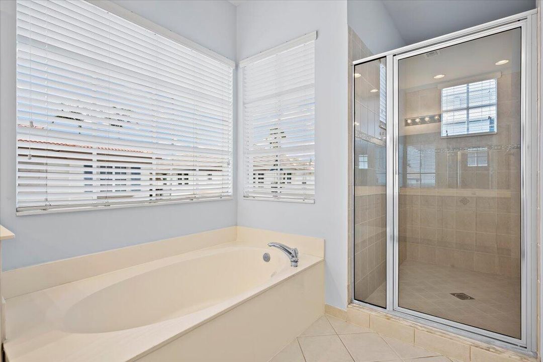 Под контрактом: $4,500 (3 спален, 2 ванн, 2232 Квадратных фут)