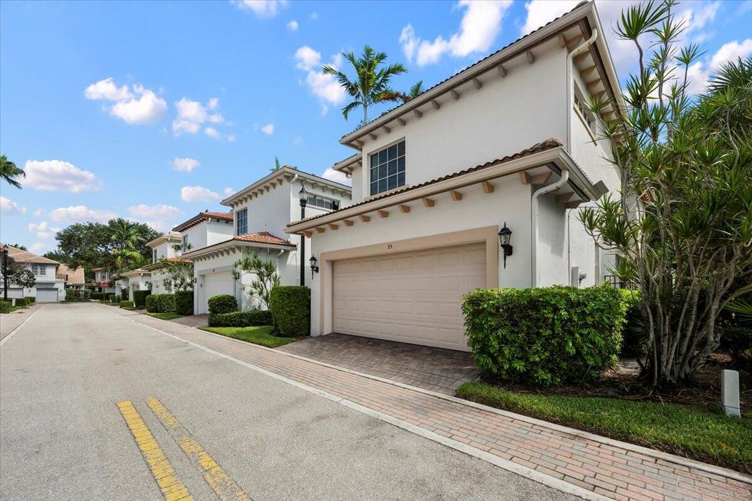 Под контрактом: $4,500 (3 спален, 2 ванн, 2232 Квадратных фут)