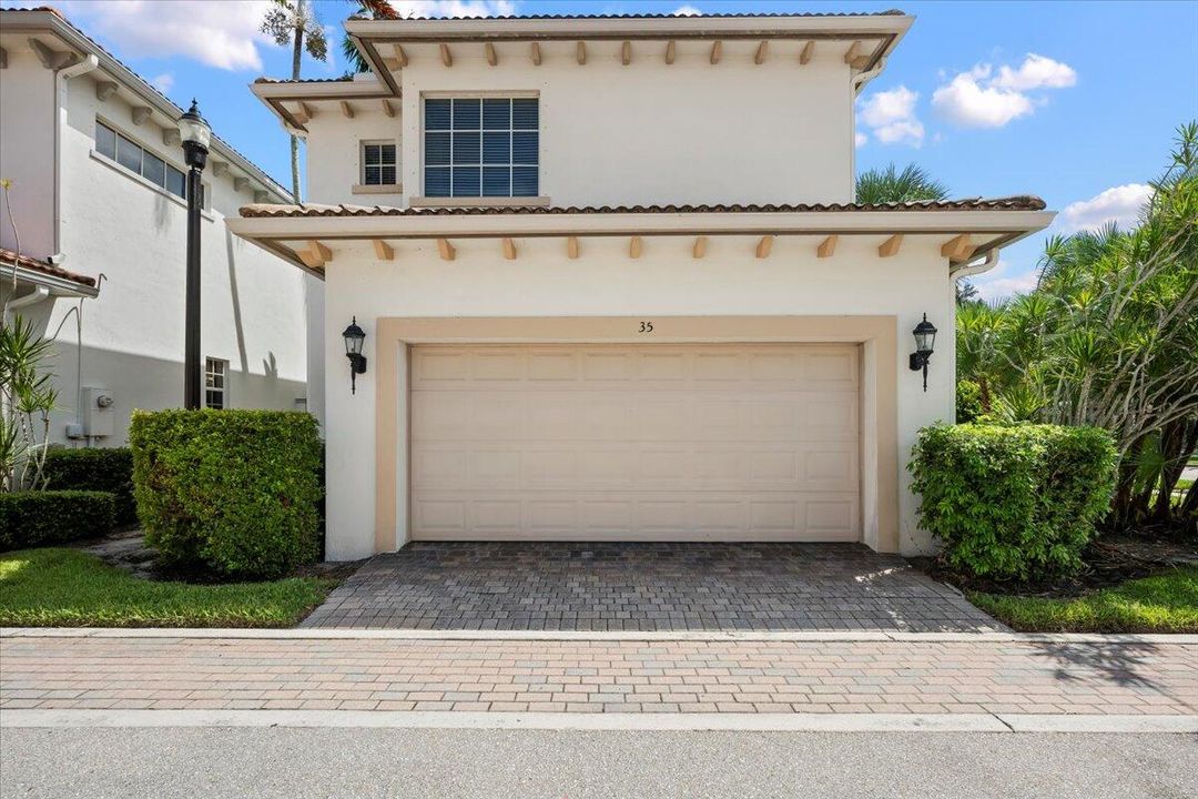 Под контрактом: $4,500 (3 спален, 2 ванн, 2232 Квадратных фут)