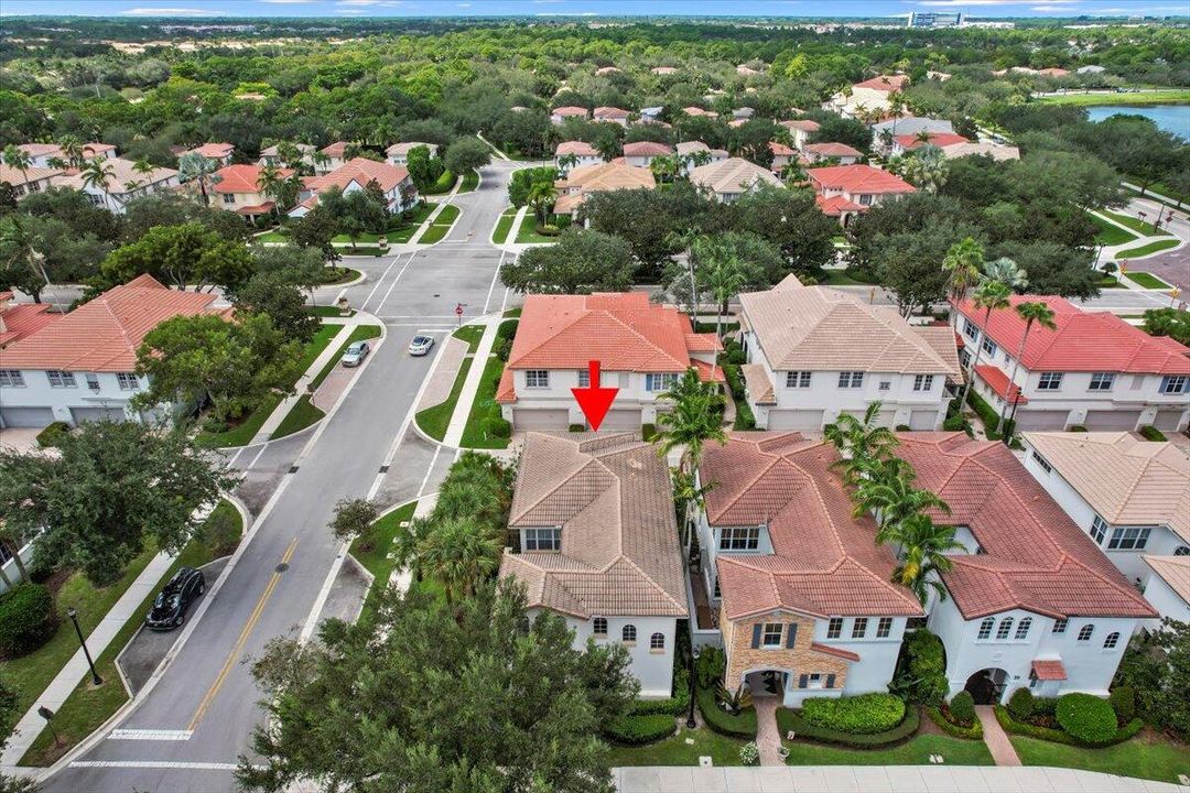 Под контрактом: $4,500 (3 спален, 2 ванн, 2232 Квадратных фут)