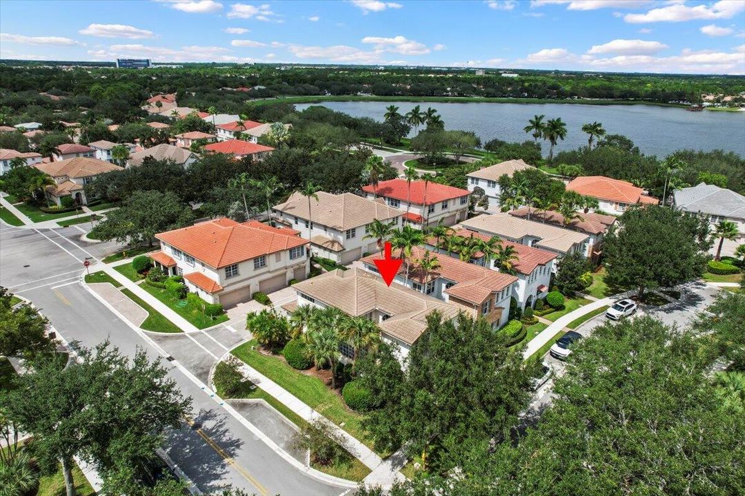 Под контрактом: $4,500 (3 спален, 2 ванн, 2232 Квадратных фут)