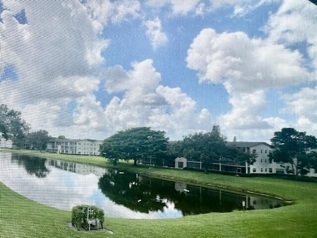 На продажу: $80,000 (1 спален, 1 ванн, 702 Квадратных фут)