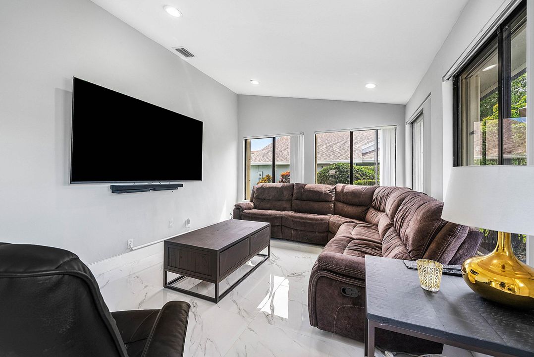 Active With Contract: $475,000 (3 beds, 2 baths, 1754 Square Feet)
