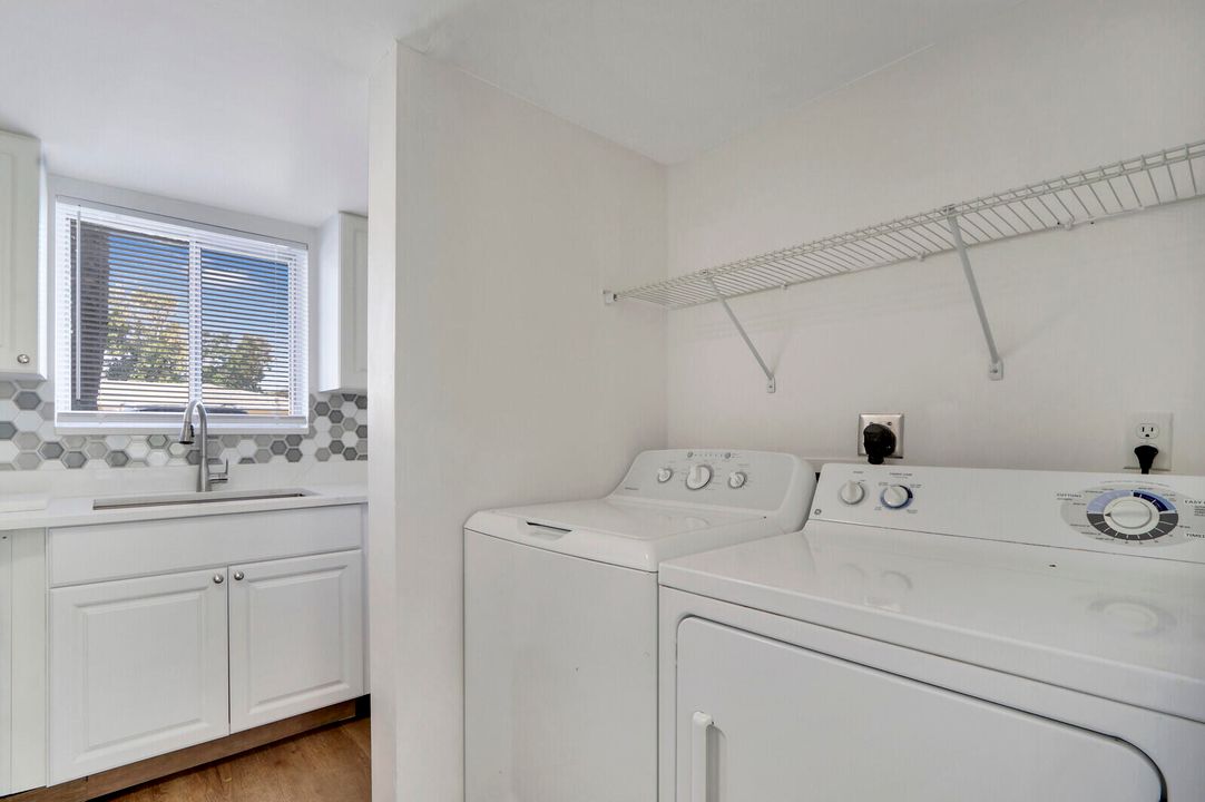 合同活跃: $129,000 (2 贝兹, 1 浴室, 825 平方英尺)