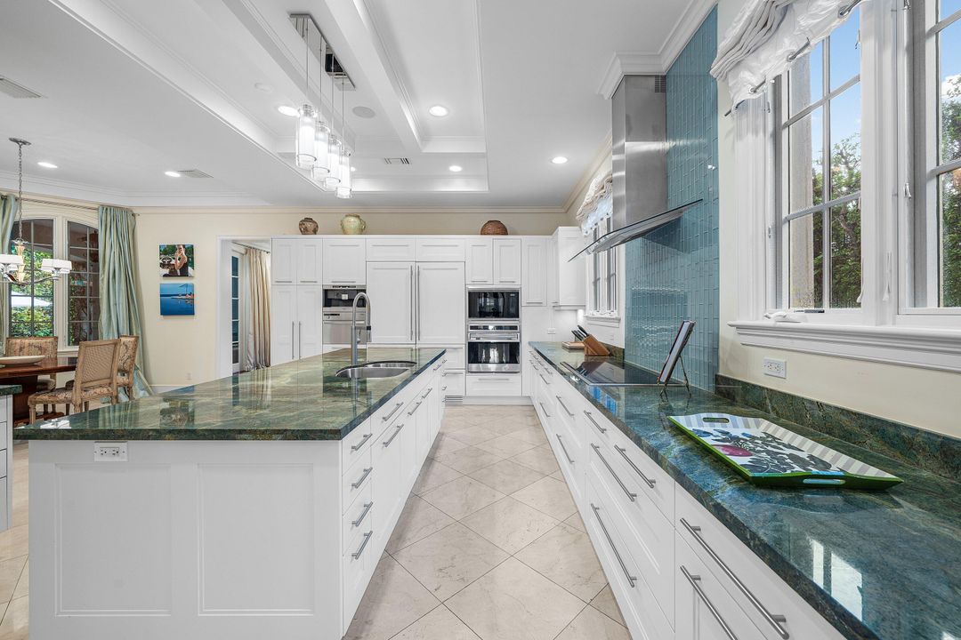 待售: $26,500,000 (4 贝兹, 6 浴室, 5988 平方英尺)