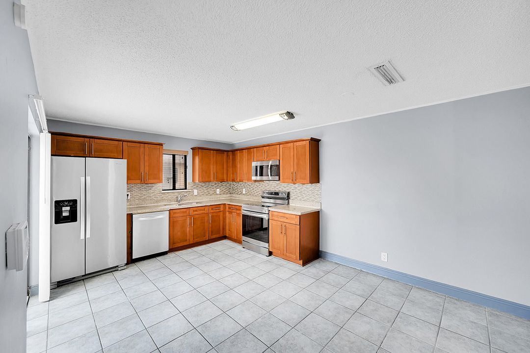 Activo con contrato: $2,475 (3 camas, 2 baños, 1500 Pies cuadrados)