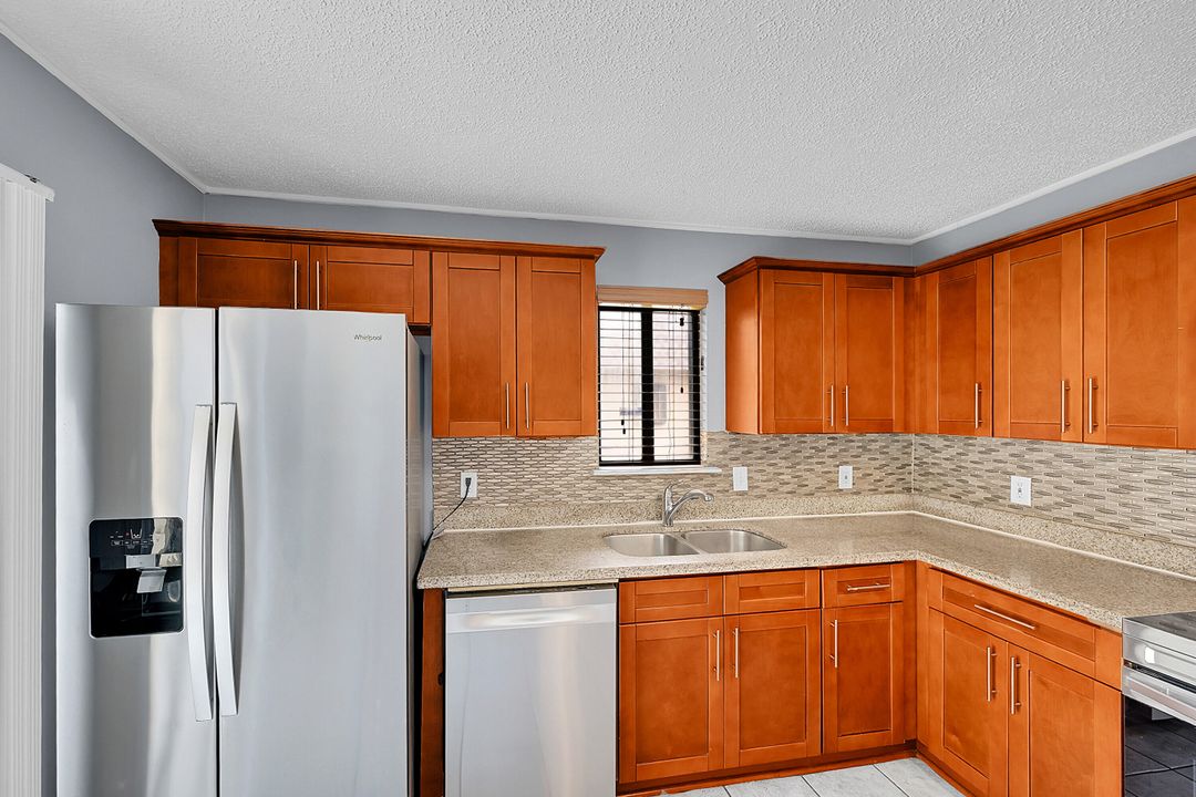 Activo con contrato: $2,475 (3 camas, 2 baños, 1500 Pies cuadrados)